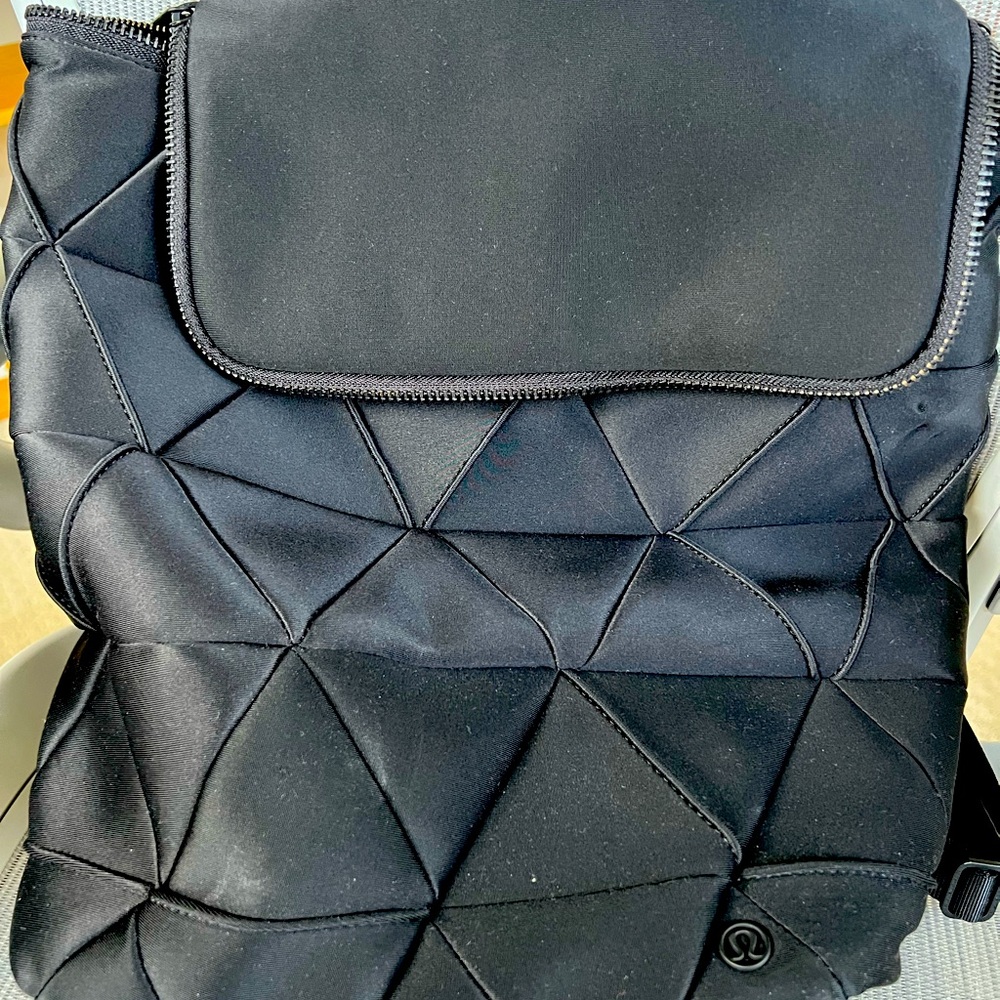 Lululemon Quilted Backpack – Gym & Laptop, day hiking Bag
Excellent condition!